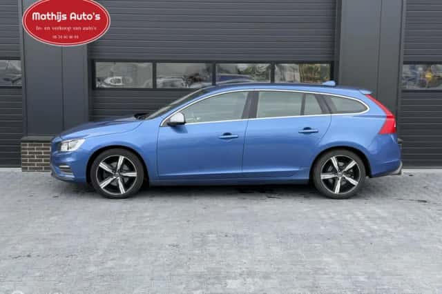 Volvo V60 (2018) thumbnail 2
