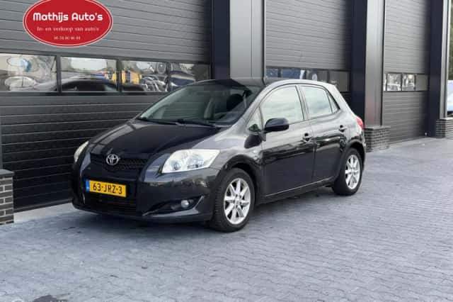 Toyota Auris (2009) thumbnail 4