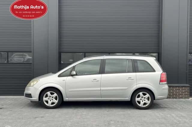 Opel Zafira (2006) thumbnail 2