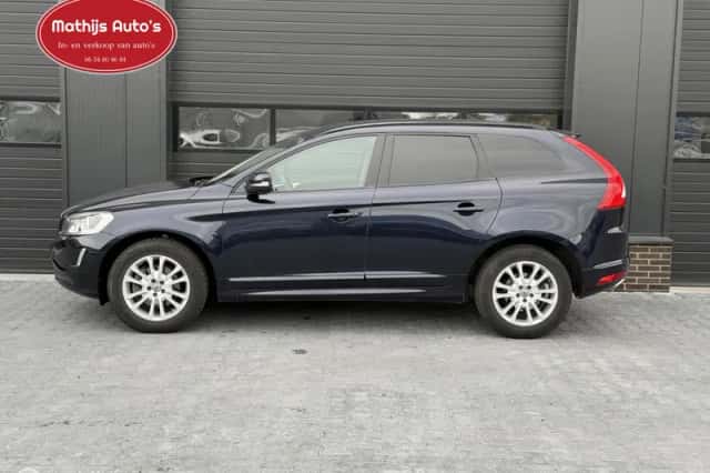 Volvo XC60 (2015) thumbnail 2