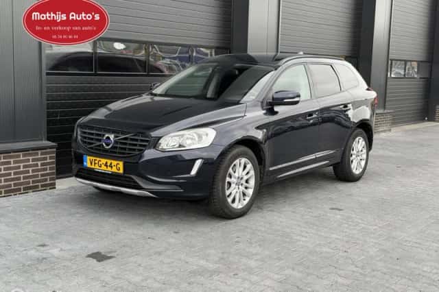 Volvo XC60 (2015) thumbnail 4