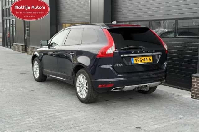 Volvo XC60 (2015) thumbnail 5