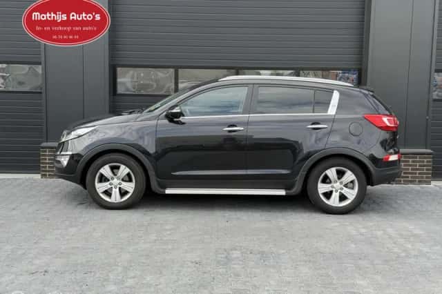 Kia Sportage (2011) thumbnail 2