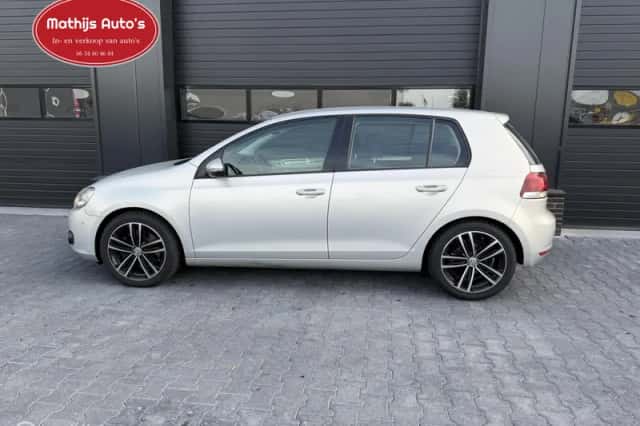 Volkswagen Golf (2010) thumbnail 2
