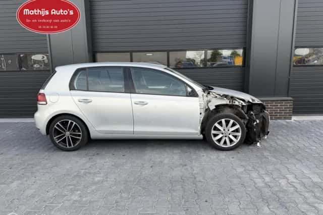 Volkswagen Golf (2010) thumbnail 5