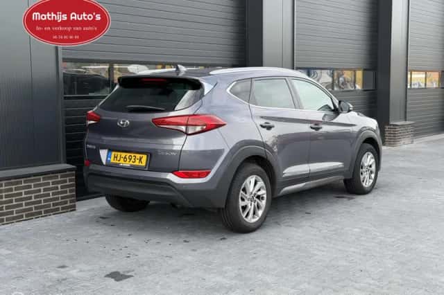 Hyundai Tucson (2015) thumbnail 5