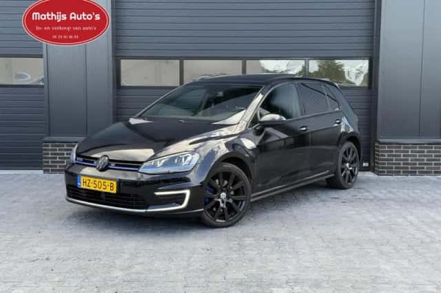 Volkswagen Golf (2015) thumbnail 1