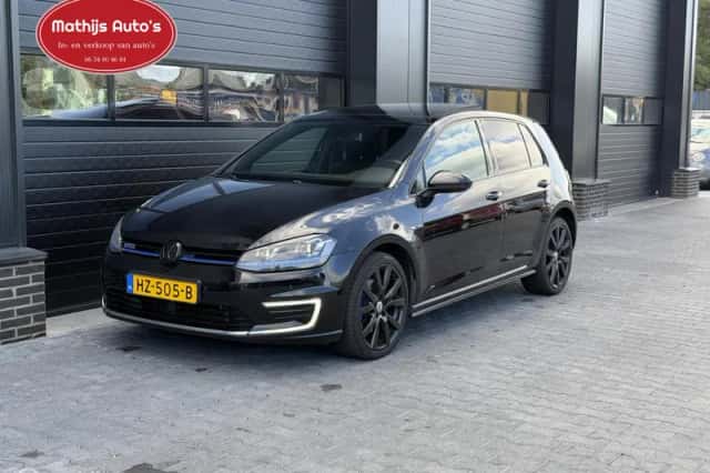 Volkswagen Golf (2015) thumbnail 4