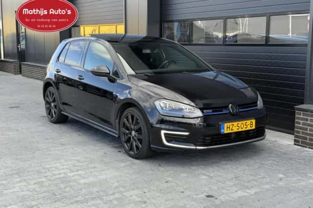Volkswagen Golf (2015) thumbnail 6