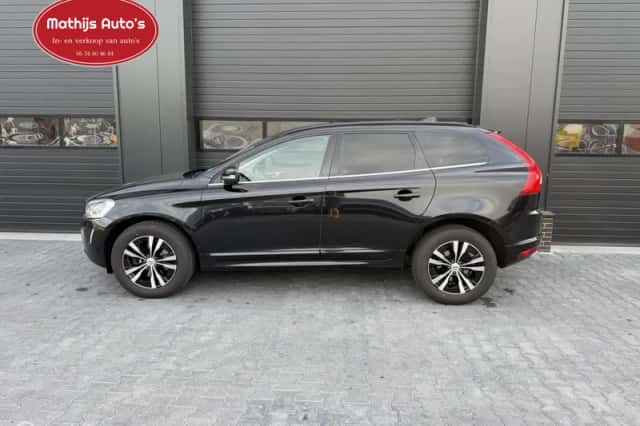 Volvo XC60 (2015) thumbnail 2