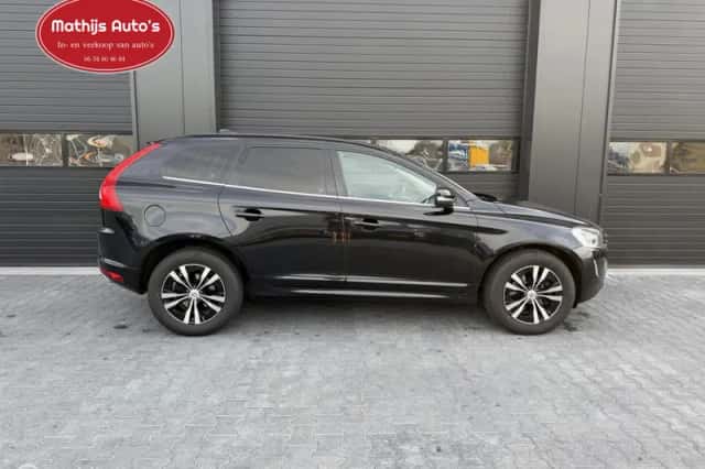 Volvo XC60 (2015) thumbnail 3
