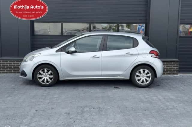 Peugeot 208 (2016) thumbnail 3
