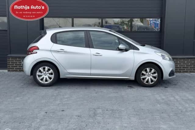 Peugeot 208 (2016) thumbnail 6