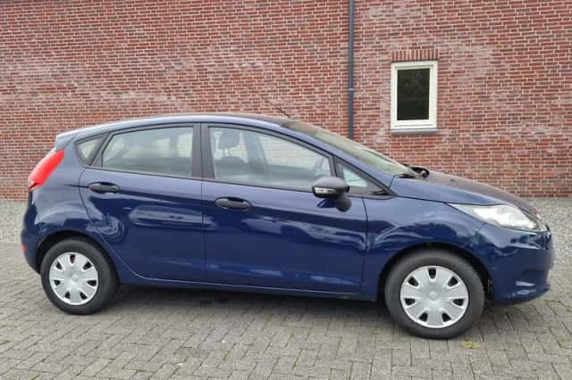 Ford Fiesta (2009) thumbnail 2