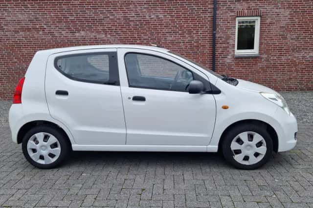 Suzuki Alto (2011) thumbnail 2