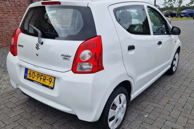 Suzuki Alto (2011) thumbnail 3