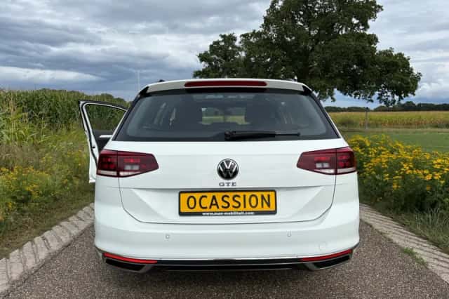 Volkswagen Passat (2021) thumbnail 6
