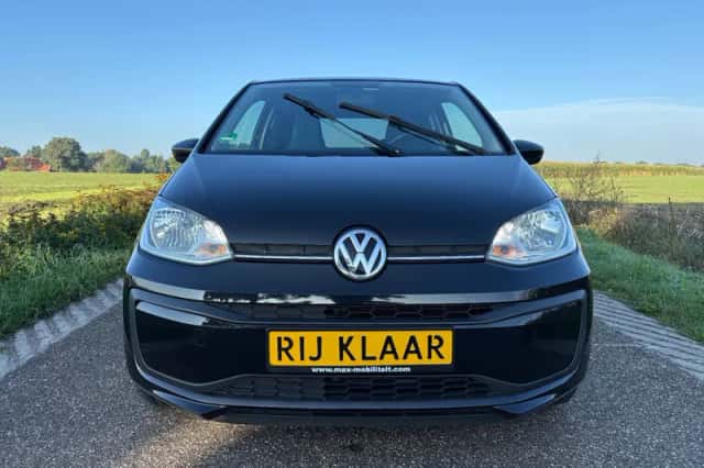 Volkswagen Up! (2016) thumbnail 4