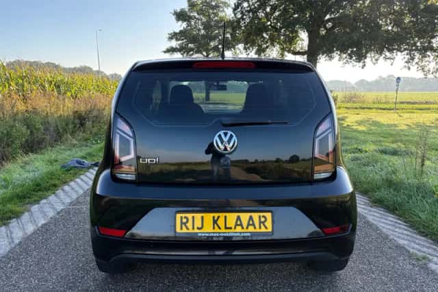 Volkswagen Up! (2016) thumbnail 5