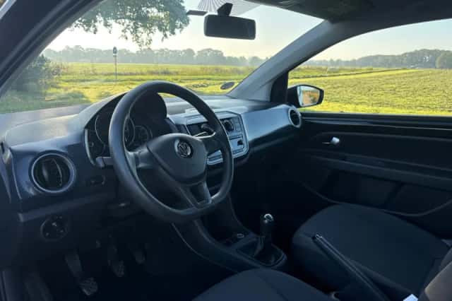 Volkswagen Up! (2016) thumbnail 6