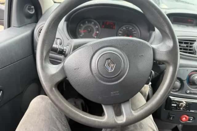 Renault Clio (2008) thumbnail 2