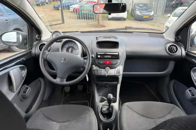 Peugeot 107 (2012) thumbnail 2