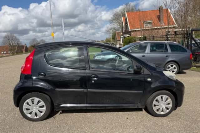 Peugeot 107 (2012) thumbnail 6