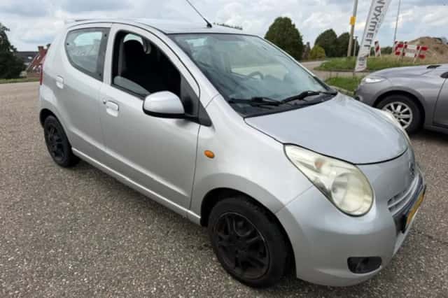 Suzuki Alto (2010) thumbnail 5