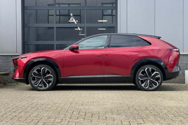 Mazda CX-6e (2026) thumbnail 2