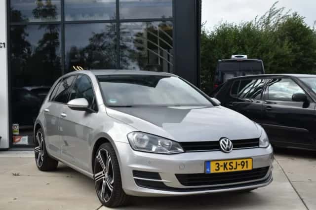 Volkswagen Golf (2013) thumbnail 2