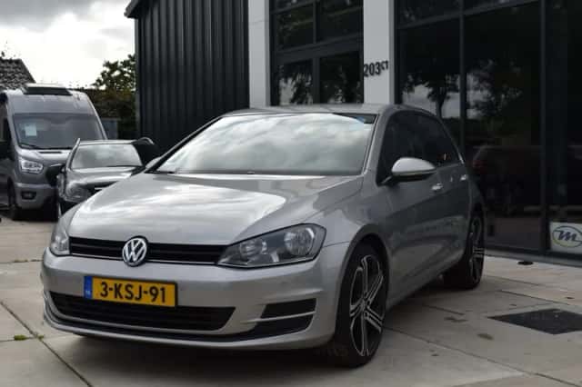Volkswagen Golf (2013) thumbnail 3
