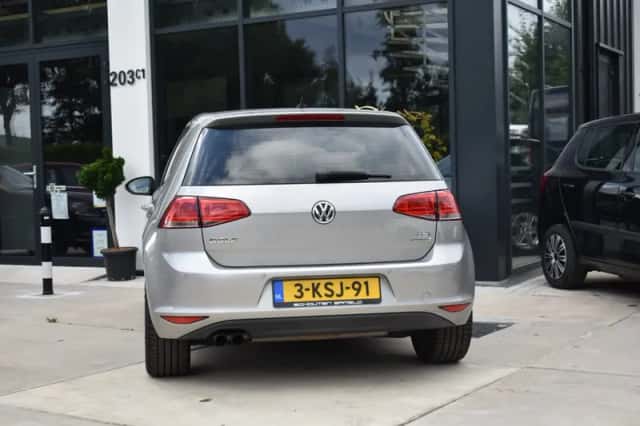 Volkswagen Golf (2013) thumbnail 4
