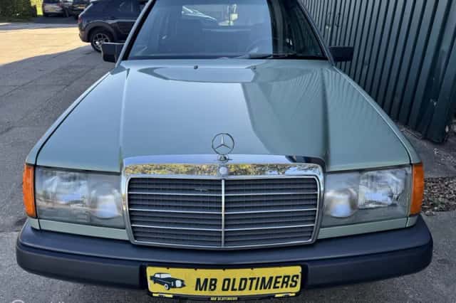 Mercedes-Benz 200-Serie (1987) thumbnail 2