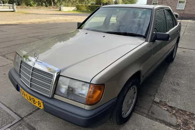 Mercedes-Benz 300-Serie (1985) thumbnail 3