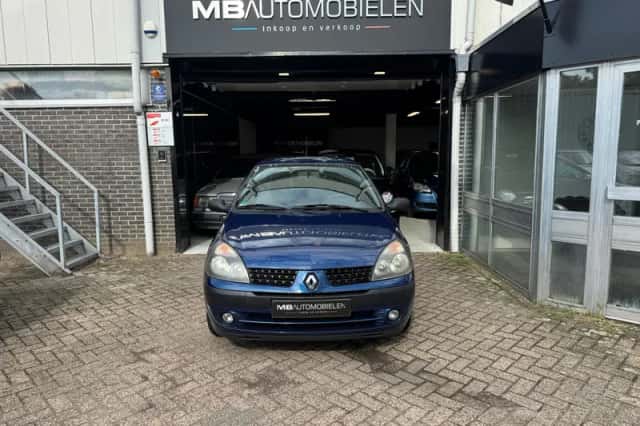 Renault Clio (2002) thumbnail 2