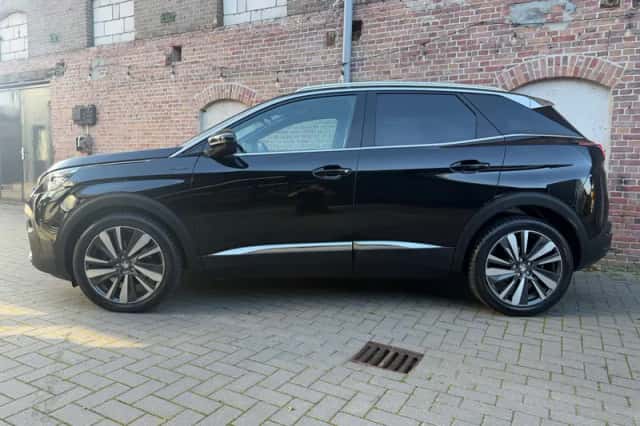 Peugeot 3008 (2016) thumbnail 2