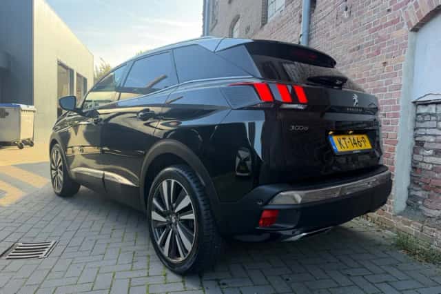 Peugeot 3008 (2016) thumbnail 3