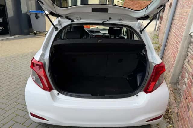 Toyota Yaris (2014) thumbnail 6