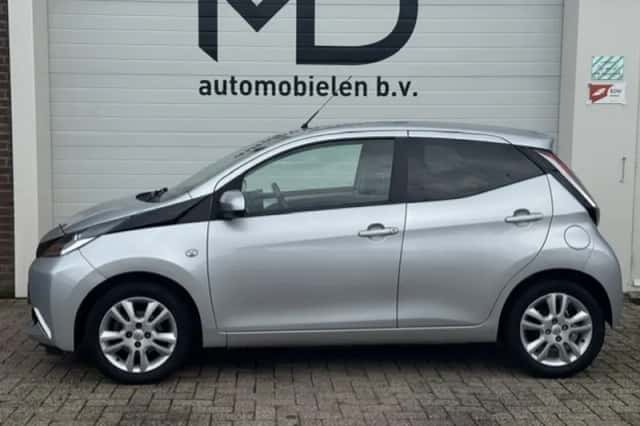 Toyota Aygo (2017) thumbnail 3