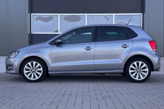 Volkswagen Polo (2011) thumbnail 2