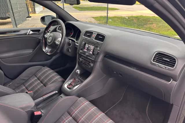 Volkswagen Golf (2009) thumbnail 4