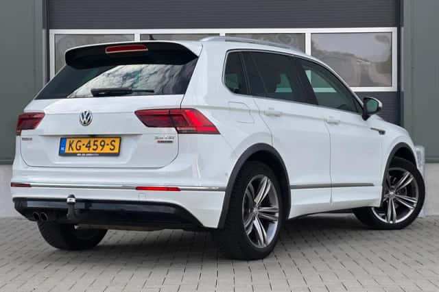 Volkswagen Tiguan (2016) thumbnail 5