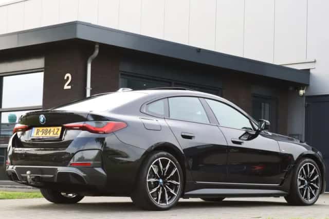BMW i4 (2022) thumbnail 2