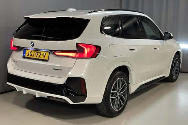 BMW X1 (2023) thumbnail 2