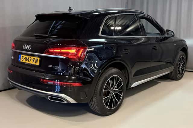 Audi Q5 (2022) thumbnail 2