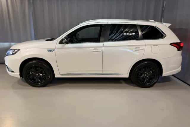 Mitsubishi Outlander (2021) thumbnail 4
