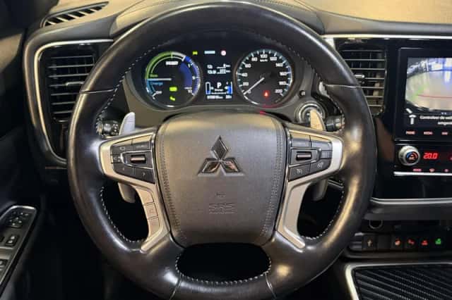 Mitsubishi Outlander (2021) thumbnail 5