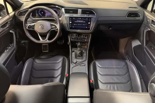 Volkswagen Tiguan (2021) thumbnail 3