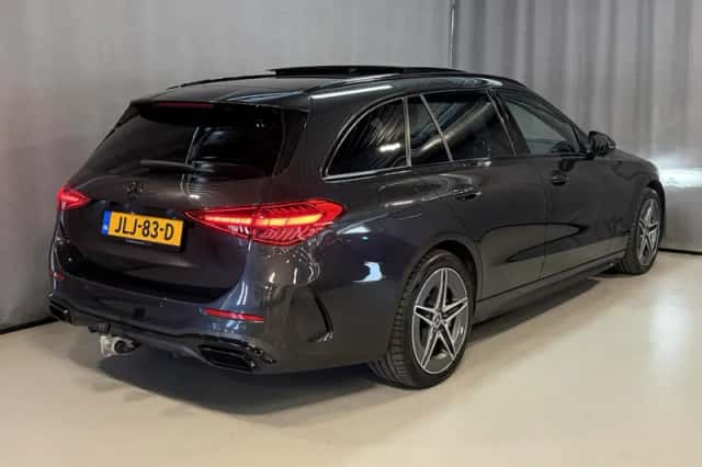 Mercedes-Benz C-Klasse (2023) thumbnail 2