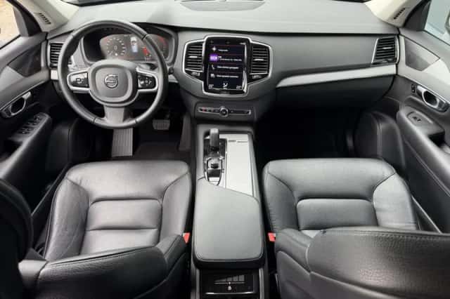 Volvo XC90 (2022) thumbnail 3